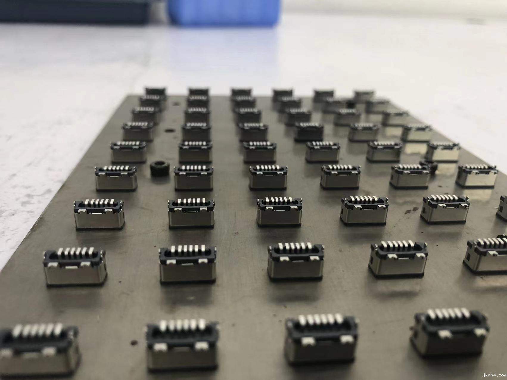 消费电子类行业案例Type-C充电端口密封保护填充胶由悠米互娱官网新材料提供